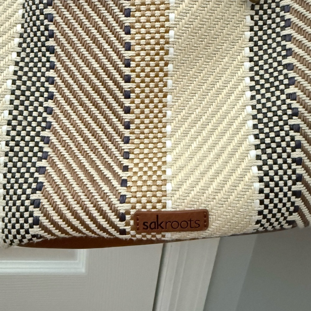 The Sak BRAND NEW Stylish Cream and Brown hand bag - Picture 7 of 8